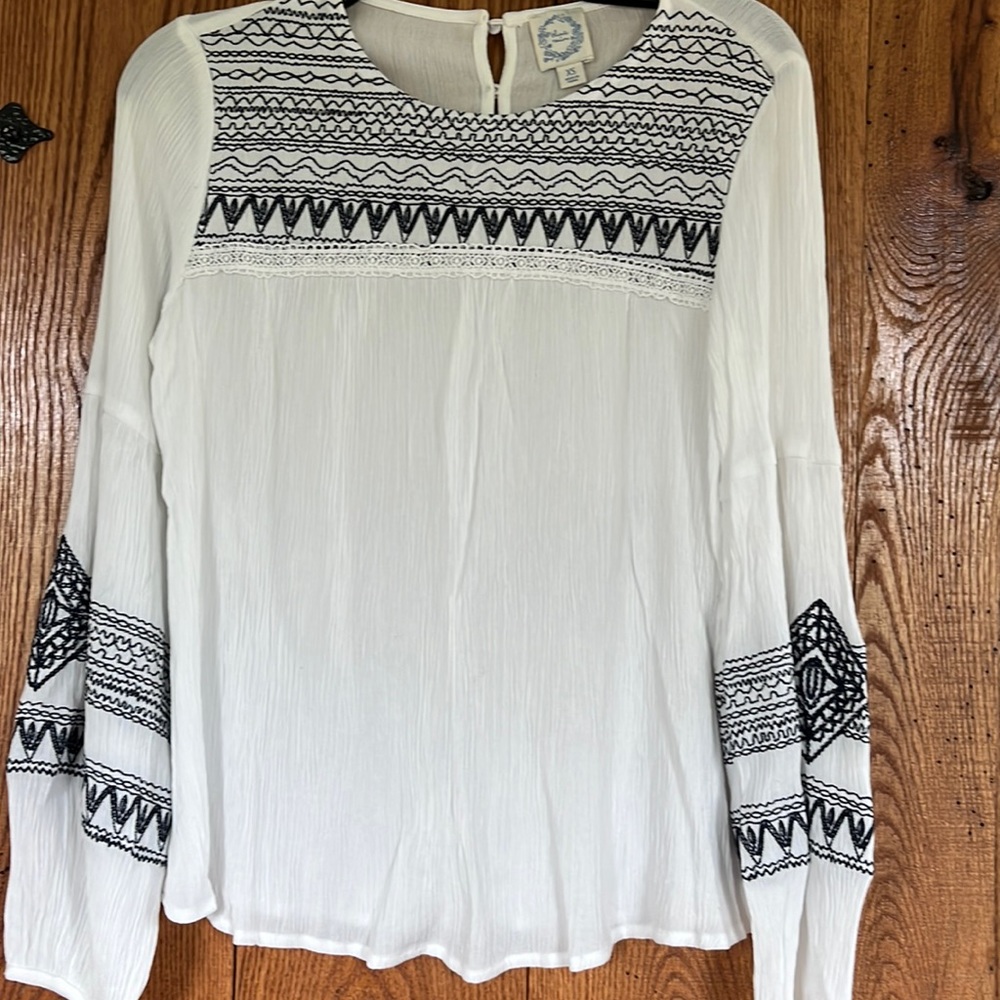 White and blue designed XS blouse
